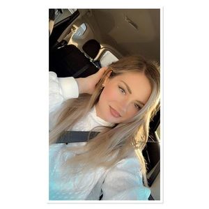 Meet your Posher, Cassandra